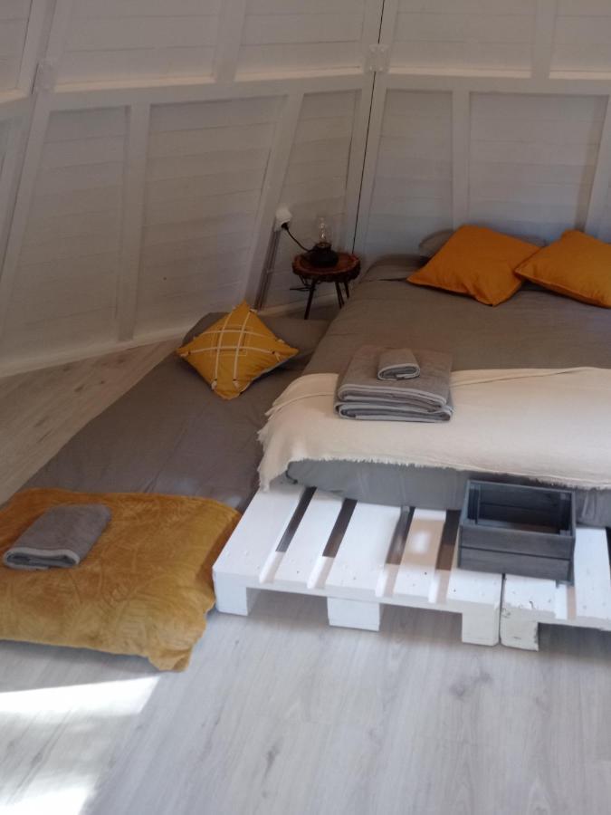 Glamping The Teepee Hotel Mombeltran Exterior photo