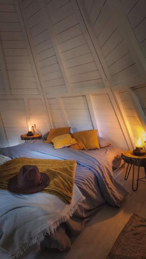Glamping The Teepee Hotel Mombeltran Exterior photo