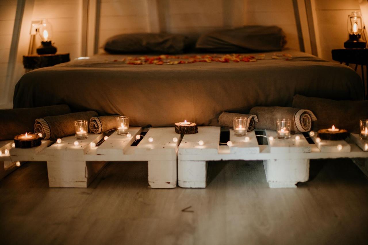 Glamping The Teepee Hotel Mombeltran Exterior photo